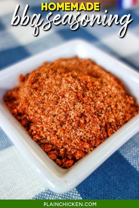 Homemade BBQ Seasoning - homemade barbecue seasoning for chicken, pork, or beef. SO much better than the store-bought stuff! Salt, brown sugar, paprika, sugar, garlic powder, onion powder, black pepper, and dry mustard. Great on chicken, pork, steaks, burgers, hot dogs, potatoes, and popcorn. The seasoning will keep for up to 2 months. A MUST for all your summer grilling! Ww Sauces, Plain Chicken Recipe, Diy Seasonings, Rub Seasoning, Bbq Competition, Barbecue Seasoning, Bbq Smoker Recipes, Kentucky Derby Party Food, Smoked Recipes