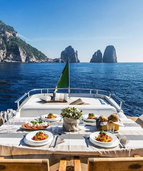 The perfect dinner spot! 🛥 ...#yachtlife #yacht #capri #italy #travel #luxuryliving #luxurylifestyle #inspiration #breakfastwithaview Yacht Aesthetic, Capri Italia, Sailing Holidays, Capri Italy, Boat Life, Yacht Life, Italy Aesthetic, Boeing 777, Boats Luxury