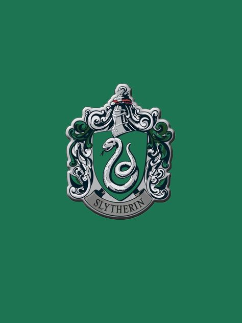 Slytherin House Crest, Hogwarts Uniform, Hogwarts Christmas, Slytherin House, Real Friends, Hogwarts, Harry Potter, Christmas