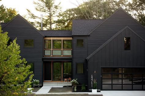 Every Detail in This Bright Michigan Home Was Designed to Help One Couple Heal Black Houses, Dark House, Dark Home, Modern Farmhouse Exterior, Black House Exterior, Farmhouse Exterior, Style At Home, Black Exterior, Exterior House Colors