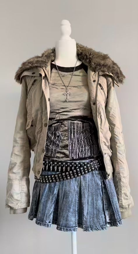 2000s Horror Protagonist, Female Protagonist, 2000s Outfits, Character Inspired Outfits, Wardrobe Outfits, Autumn Outfit, Dream Wardrobe, Fashion Inspo Outfits, Outfit Inspirations