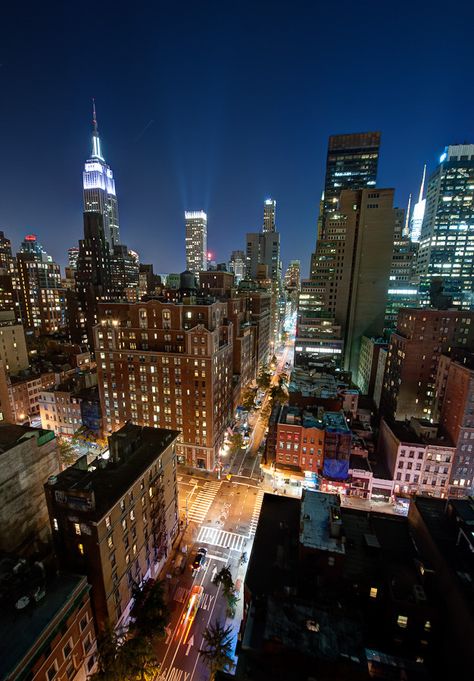 Midtown Manhattan, New York Usa Skyline, Manhattan Night, City Rooftop, Upper Manhattan, Places In Usa, City Layout, City Skylines, Point Perspective, Midtown Manhattan