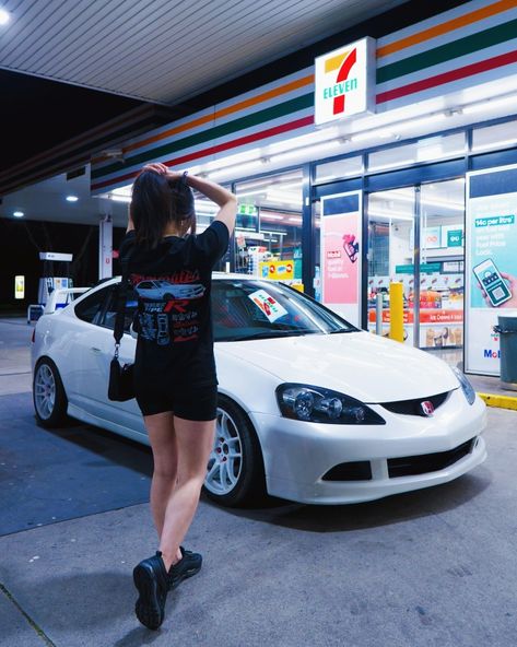 Honda jdm car girl 7eleven gas station shoot photography Mobil Civic, Dc5 Integra, 90s Japanese Cars, Aesthetic Jdm, Honda Integra Dc5, Jdm Girls, Honda Integra, Tokyo Drift Cars, Acura Cars