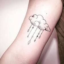 Small Cloud Tattoo, Rain Cloud Tattoos, Cloud Tattoo Ideas, Cloud Tattoos, Cloud Tattoo Design, Rain Tattoo, Storm Tattoo, Petit Tattoo, Kunst Tattoos