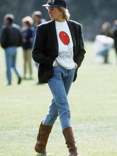 Princess Diana's Best Blazer and Jeans Outfits | Who What Wear Princess Diana Outfits, Diana Outfits, Jeans Blazer, Look Office, Best Blazer, Diana Fashion, Diana Spencer, Looks Street Style, Checked Blazer