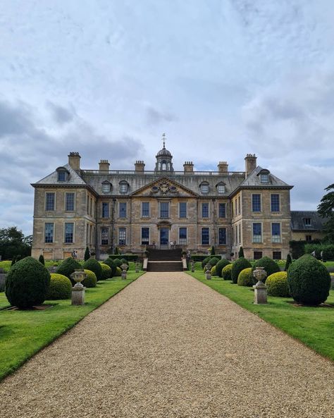 British Mansion, Manor Aesthetic, Mansion Aesthetic, Old Money House, Belton House, British House, Mansion Exterior, English Manor Houses, Old Mansion