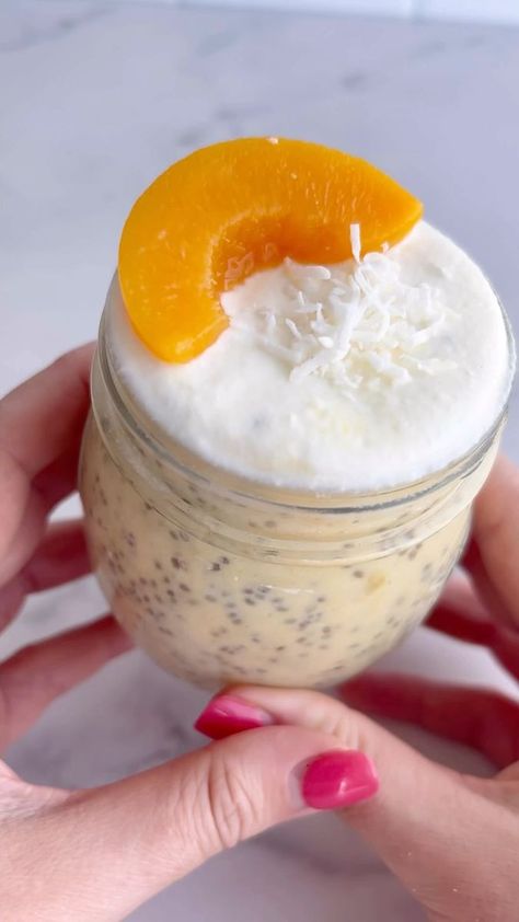 17K views · 966 reactions | Follow @alicelovesbreakfast for more feel good healthy and simple recipes 3 INGREDIENT PEACH CHIA PUDDING 🍑 A light and refreshing combo that makes a delicious breakfast or snack. SAVE this for later and follow @alicelovesbreakfast for more recipes like this.   INGREDIENTS (serves 1) 👩🏻‍🍳 Chia layer  ➡️ 3 tbsp chia seeds  ➡️ 120ml milk  ➡️ 1 can peach slices (or 2 fresh peaches) Yoghurt layer  ➡️ greek yoghurt  ➡️ piece of mango ➡️ desiccated coconut  Method  1. In a blender, mix together your peach slices and milk 2. Pour into a jar with chia seeds 3. Leave for a few hours in the fridge or overnight  2. Once ready to serve, top with yoghurt, desiccated coconut and a piece of peach  #healthybreakfast #chiapudding #highprotein #breakfastideas #breakfas Zdrava Hrana, Desiccated Coconut, Fresh Peaches, Peach Slices, Canned Peaches, Chia Seed Pudding, Health Dinner Recipes, More Recipes, Recipe Steps