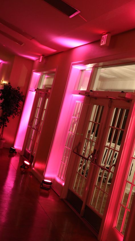 Combo of Soft Pink & Coral Uplighting at Lange Farm in Dade City, Fl http://celebrationsoftampabay.com/uplighting-in-tampa/ Modest Wedding Dresses Lds, Wedding Venues Florida, Quince Decor, Uplighting Wedding, Country Invitations, Wedding Food Menu, Lighting Wedding, Photo Booth Hire, Club Lighting