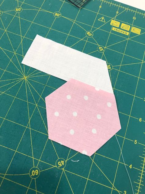 Quilting; How I Add a Frame Around a Hexagon, a Visual Tutorial – Rhonda Dort Quilting Shortcuts, Quilt By Hand, Hexagon Quilt Tutorial, Rhonda Dort, Hexie Quilts Patterns, Pinwheel Quilt Pattern, Octagon Pattern, Hexagon Quilt Pattern, Mug Rug Tutorial