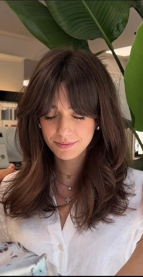 Curtain Bangs Medium Hair Dark Brown, Wedding Bangs Hair, Dark Brown Hair Bangs Mid Length, Dark Medium Length Hair With Bangs, Blowout Layers Medium Length, Matilda Djerf Hair Bangs, Spencer Hastings Bangs, Layered Brown Hair With Bangs, Haircut Front Bangs