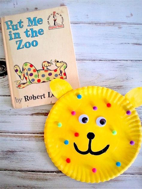 Put Me in the Zoo Animal Paper Plate Craft for Preschool - would be cute for Dr. Seuss week, color sorting, and fine motor skills activities! Fun at home or for teachers in the classroom Dr Seuss Preschool, Zoo Crafts, Dr Seuss Activities, Dr Seuss Crafts, Paper Plate Craft, Seuss Classroom, Seuss Crafts, Dr Seuss Week, Dr. Seuss