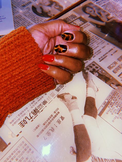 Tortoise And Red Nails, Red And Tortoise Shell Nails, Red Tortoise Shell Nails, Tortishell Nails Design, Tortoise Shell Nails, Short Red Nails, Shell Nails, November Nails, Red Nail Designs