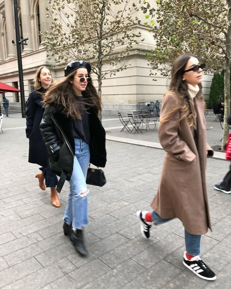 Haim Style, Danielle Haim, Haim, Girls Crop Tops, 90s Fashion Outfits, Instagram Ideas, Friendship Goals, Style Crush, 가을 패션