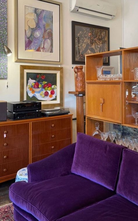 Small Studio Apartment Decorating, Rococo Interior, Purple Couch, Interior Model, Mid Century Modern Living Room, Apartment Style, Mid Century Modern Decor, Apartment Inspiration, Couches Living Room