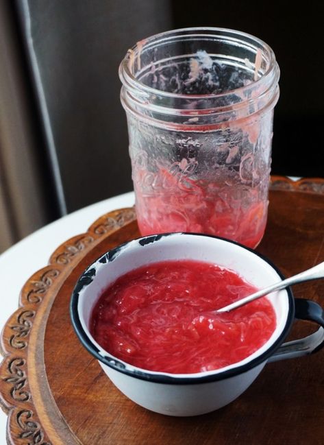 Our Favorite Rhubarb Sauce Recipe - New England Today Recipes Rhubarb, Strawberry Rhubarb Sauce, England Recipes, Rhubarb Coffee Cakes, Rhubarb Sauce, Gourmet Sweets, Toddler Foods, Rhubarb Desserts, Dessert Sauce