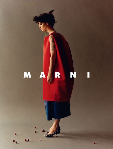 Marni Spring/Summer 2018 Campaign - Page 2 | The Fashionography Camilla Nickerson, Fashion Marketing Campaign, Jamie Hawkesworth, Cos Fashion, Campaign Photography, Studio Photography Fashion, Campaign Fashion, Summer Campaign, Fashion Media