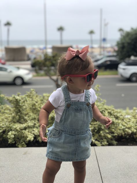 Summer Outfits Babygirl, One Year Old Girl Outfits, Toddler Girl Overalls Outfit, Toddler Girl Spring Outfits, Girl Overalls Outfit, Toddler Girl Summer Outfits, Toddler Girl Outfits Spring, Girls Sneakers Outfit