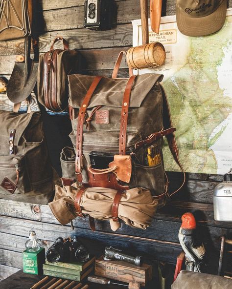 Workwear Men, Bushcraft Backpack, Expedition Gear, Indiana Jones Adventure, Backpack Camping, Retro Backpack, Bushcraft Gear, Adventure Backpack, Bushcraft Camping