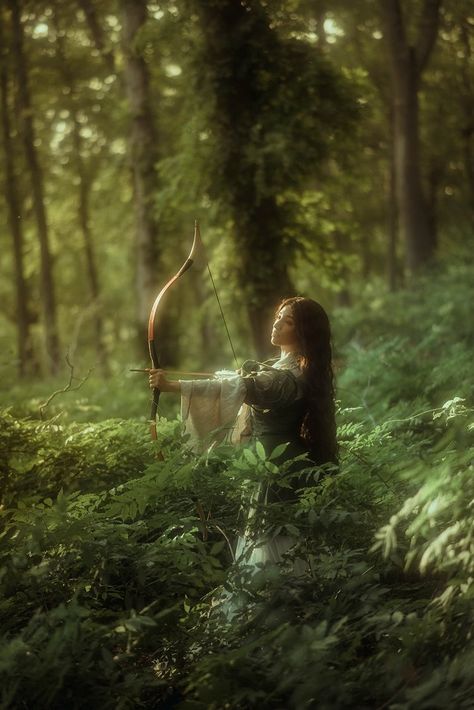 Forest Elf Aesthetic, Woodland Elves, Princess Photography, Woodland Elf, Fairy Photoshoot, Lost Lands, Forest Elf, Fotografi Vintage, Dreamy Photography