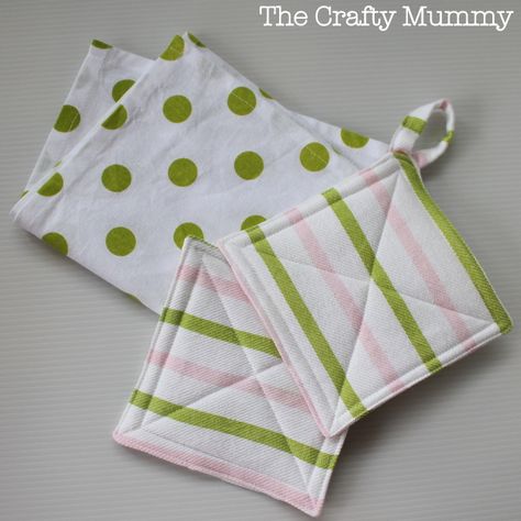 Kids Kitchen Set Tutorial - Part 1: Sew a tea towel and pot holders {via TheCraftyMummy.com} Kids Kitchen Set, Kitchen Set For Kids, Diy Kids Kitchen, Kitchen Sets For Kids, Kids Sewing, Kitchen Diy, Kids Kitchen, Sewing Toys, Kitchen Set