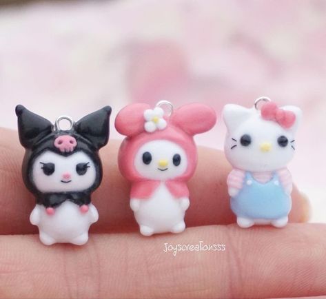 Sanrio Polymer Clay Charms, Polymer Clay Mini Figures, Clay Charms Sanrio, Clay Sanrio Characters, Sanrio Clay Charms, Sanrio Clay Ideas, Sanrio Clay Art, Sanrio Clay, Sanrio Diy