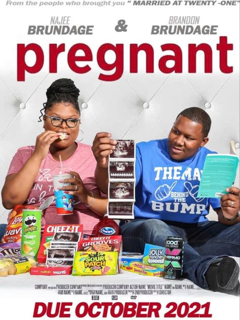 Pregnancy announcement Movie Gender Reveal Ideas, Target Maternity Photo Shoot, Pregnancy Photoshoot Announcement, Pregnancy Announcement Unique, Pregnancy Reveal Photoshoot, Maturity Shoot, Family Maternity Pictures, Unique Pregnancy Announcement, Pregnancy Announcement Photoshoot