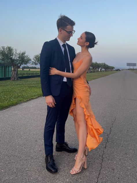 orange dress | aesthetic outfit | couple pictures | inspiration | fashion inspo | hairstyles inspo Orange Dress Aesthetic, Fashion Inspo Aesthetic, Inspo Hairstyles, Outfit Couple, Couple Fits, Navy Outfit, Orange Outfit, Orange Aesthetic, Short Homecoming Dress