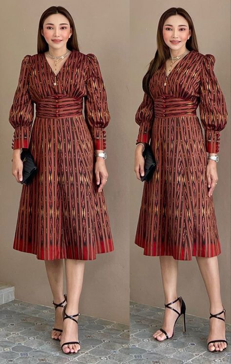 ://m.me/Jureeratsilk Model Baju Batik Modern Dresses, Model Blouse Batik, Dres Batik, Model Dress Batik, Model Batik, Batik Dress Modern, Floral Dresses With Sleeves, Batik Clothing, Simple Frock Design