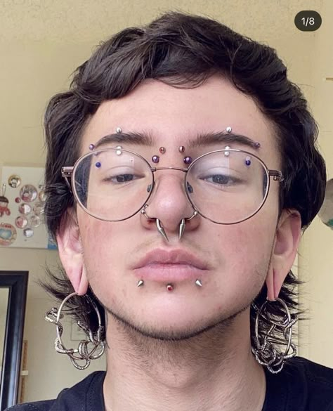 Bridge Piercing With Glasses, Alt Piercings, Jestrum Piercing, Style Manifestation, Frenulum Piercing, Alt Guys, Alter Faceclaims, Piercing Facial, Piercing Guide