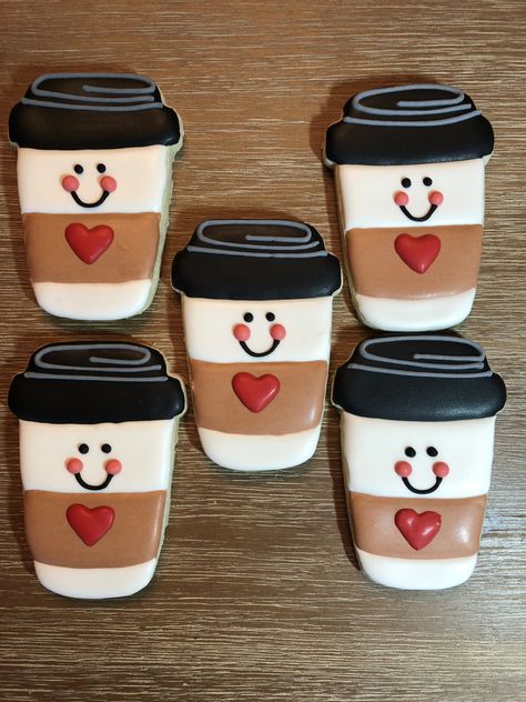 Latte cookies Latte Cup Cookies Decorated, Latte Cookies Decorated, Coffee Cup Cookies Decorated, Mug Sugar Cookie, Latte Cookie, Royal Cookies, Mini Coffee Cups, Play Cafe, Cup Cookies