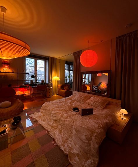 Lighting Mid Century Modern, Orange Lighting, Lighting Mid Century, Dream Apartment Decor, Future Apartment Decor, Mid Century Modern Home, Dream House Rooms, Apartment Decor Inspiration, Dreamy Room