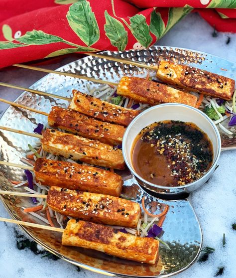 Thai Paneer Satay – Naturally Nidhi Indian Kebab, Satay Recipe, Paneer Dishes, Thai Curry Paste, Veg Snacks, Indian Appetizers, Paneer Recipes, Thai Curry, Indian Snack Recipes