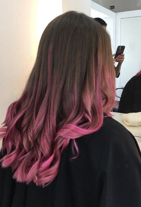 Pink 🎀 #pinkhairs Pink Hair Tips, Pink Hair Streaks, Pink Hair Highlights, Dark Pink Hair, Hair Dye Tips, Dip Dye Hair, Hair Streaks, Hair Color Pink, Brown Hair With Highlights