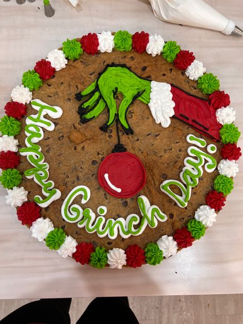 Hocus Pocus Cake Ideas Easy, Deer Cookie Cake, Decorating Cookie Cakes, Holiday Cookie Cake, Christmas Cookie Cakes Decorated, Cookie Cake Thanksgiving, Cookie Cake Christmas Designs, Christmas Message Cookies, Turkey Cookie Cake