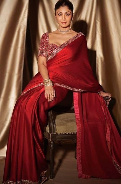 Red Wedding Sarees, Red Satin Saree, Reception Saree Look, Mirror Work Border, Saree Satin, Mirror Blouse, Saree For Wedding Function, Reception Saree, Mirror Embroidery