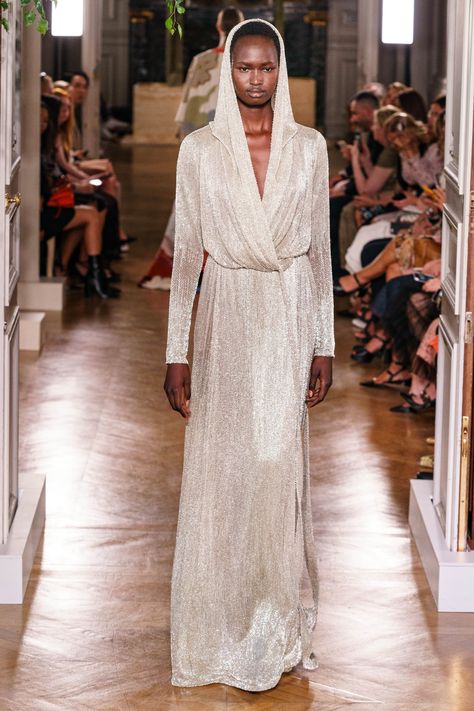 Valentino Fall 2019 Couture Fashion Show - Vogue 2019 Couture, Valentino Haute Couture, Valentino Couture, African Models, White Queen, Event Outfit, Hooded Dress, Couture Runway, Couture Gowns