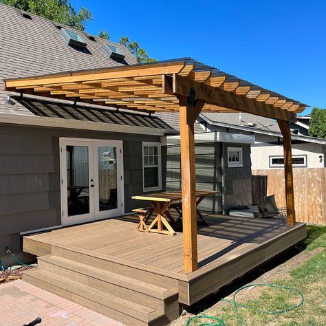 Classic Cedar Pergola with Polycarbonate Roof Supported by LO-PRO Patio Roof Risers | Patio Roof Riser Wooden Pergola With Roof, Roof Riser, Front Porch Pergola, Ideas Terraza, Polycarbonate Roof, Covered Patio Design, Garden Pergola, Cedar Pergola, Rustic Patio