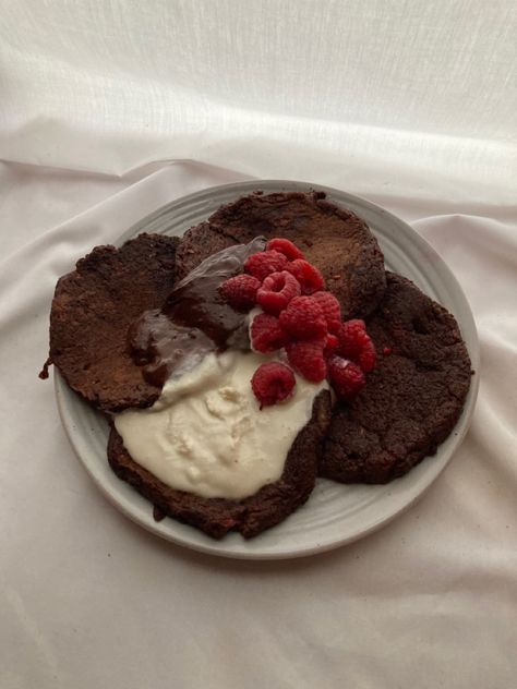 Greek Yogurt Cacao Powder, Raspberry Pancakes Recipe, Protein Pancakes Aesthetic, Raspberry Chia Chocolate, Chocolate Pancakes Aesthetic, Raspberry Dark Chocolate Frozen Yogurt, Raspberry Oatmeal Aesthetic, Raspberry Pancakes, Yogurt Pancakes