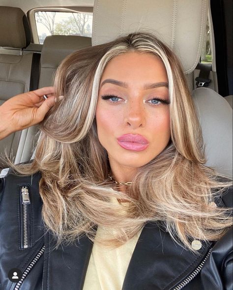 Rambut Brunette, Money Piece, Brunette Hair With Highlights, Dirty Blonde Hair, Blonde Hair Inspiration, Blonde Hair Looks, Hair Inspiration Color, Hair Inspo Color, Color Inspo