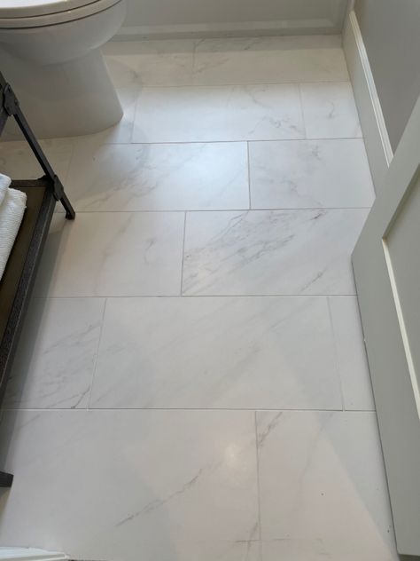 Simple Tiles Design For Floor, White Vinyl Flooring Bathroom, Groutless Bathroom Floor, White Bathroom Tiles Floor, White Bathroom Floor Ideas, Light Bathroom Floor Tile, Tile Over Tile Bathroom, White Marble Bathroom Floor, Classic Bathroom Floor Tile