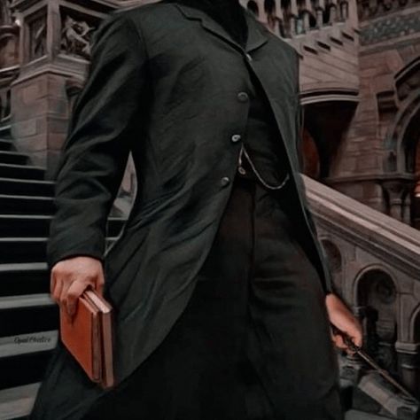 Severus Snape Outfit Aesthetic, Snape Inspired Outfit, Severus Snape Inspired Outfits, Professor Snape Aesthetic, Harry Potter Outfits Slytherin, Hogwarts Professor Outfit, Severus Snape Outfit, Snape Outfit, Snape Aesthetic