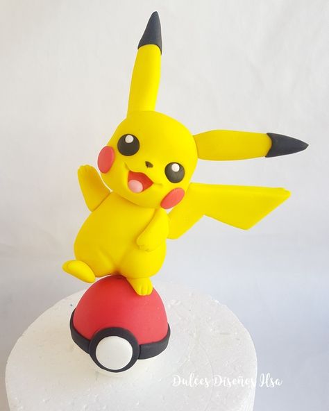 Pokemon Cake Toppers Fondant, Picachu Cakes, Fondant Pikachu, Pikachu Cake Ideas, Pikachu Cake Topper, Pokemon Clay, Birthday Pikachu, Pokémon Cake, Pokemon Cake Topper