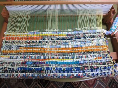 Rigid Heddle Weaving Projects, Rigid Heddle Weaving Patterns, Loom Rug, Circular Weaving, Rigid Heddle Loom, Trendy Knitting, Rug Loom, Weaving Loom Projects, Rigid Heddle Weaving