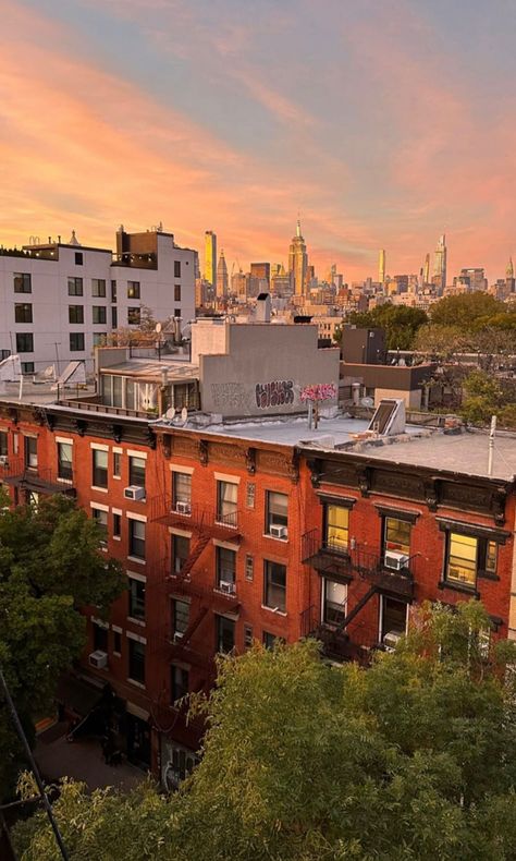 New York Rooftop Aesthetic, New York City Rooftop, Nyc Pier, New York 90s Aesthetic, New York City Apartments, Rooftop Nyc, Nyc Rooftop Aesthetic, Nyc Love, 90s Nyc Aesthetic