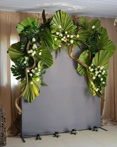 Birthday party decor inspo, cute birthday party decor ideas, party decor ideas, birthday party decor Cute Birthday Party, Tropical Flower Arrangements, Party Decor Ideas, Diy Arrangements, Metal Art Diy, Cute Birthday, Birthday Party Decor, Stage Decorations, Deco Floral