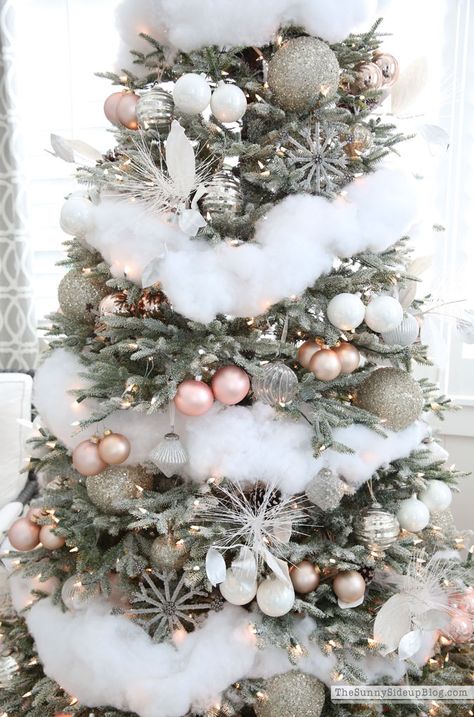 Snow Theme Christmas Decorations, Diy Snow On Christmas Tree, Frosted Tree Garland, Fake Snow Christmas Tree Decorations, Fake Snow Decor, Fake Snow Decorations, Spray Snow On Christmas Tree, Fake Snow Christmas Tree, Fake Snow On Christmas Tree