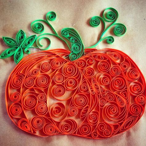 25 Easy DIY Paper Pumpkin Craft Ideas Paper Pumpkin Craft, Diy Quilling Crafts, Quilling Pattern, Paper Quilling For Beginners, Paper Quilling Patterns, Quilled Paper Art, Quilled Creations, Quilling Tutorial, 3d Quilling