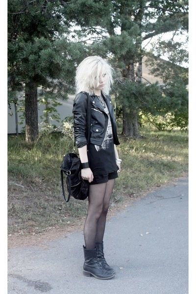 Nu Goth Style Edgy Soft Grunge, Punk Rock Hair, Rock Hairstyles, Punk Rocks, Look Grunge, Estilo Punk, Looks Black, Rock Punk