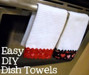 Diy Dish Towels, Kitchen Towels Diy, Dish Towel Crafts, Holiday Hand Towels, Tea Towels Diy, Diy Dish, Affordable Christmas Gifts, Diy Towels, Trendy Diy