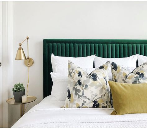 Boys Bedroom Modern, Channel Tufted Headboard, Green Headboard, Bedding Inspiration, Home Design Inspiration, Green Bedding, Bedroom Color Schemes, Future Apartment, Tufted Headboard